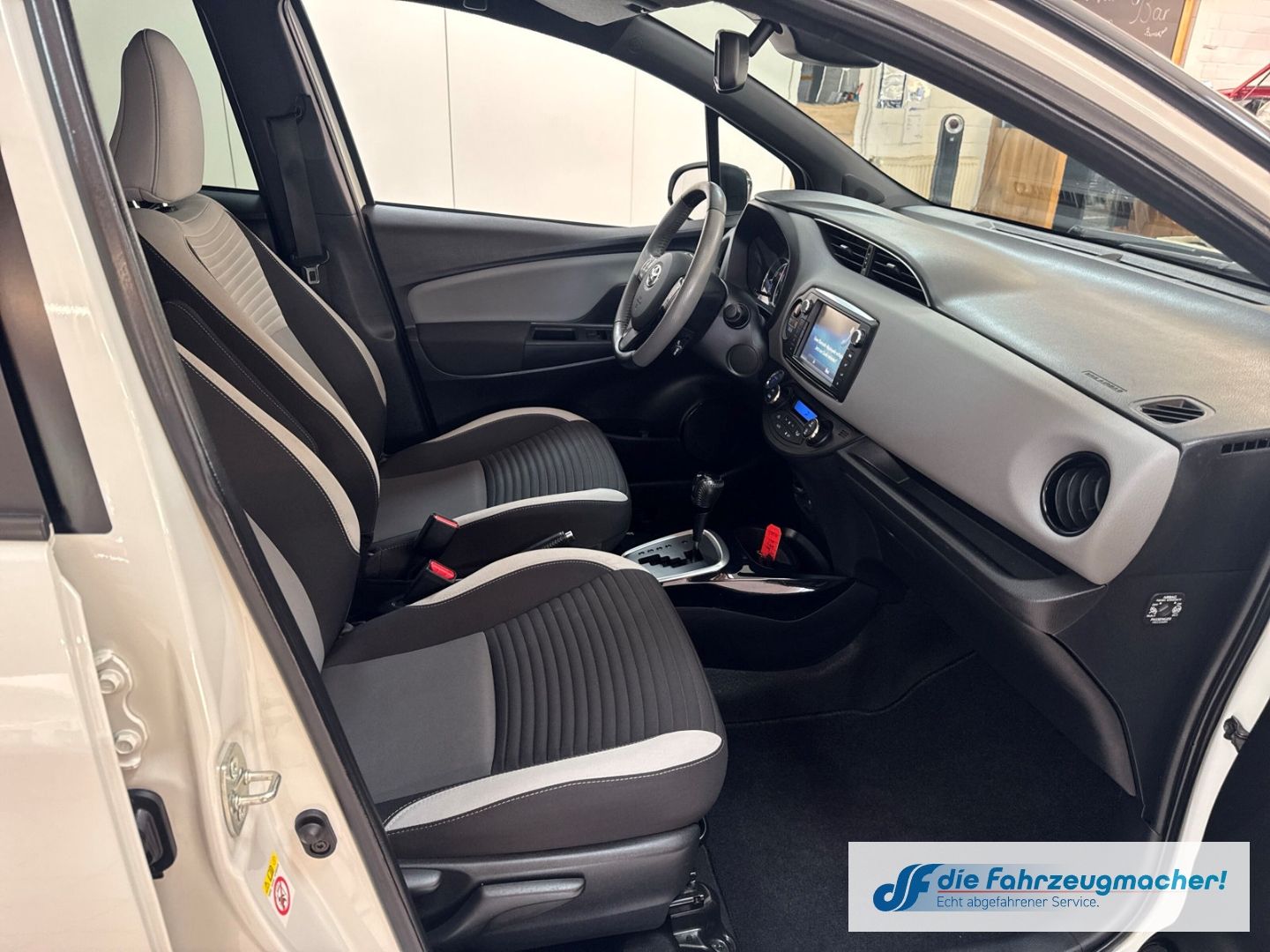 Fahrzeugabbildung Toyota Yaris Style Hybrid Mehrzonenklima DAB SHZ Keyles