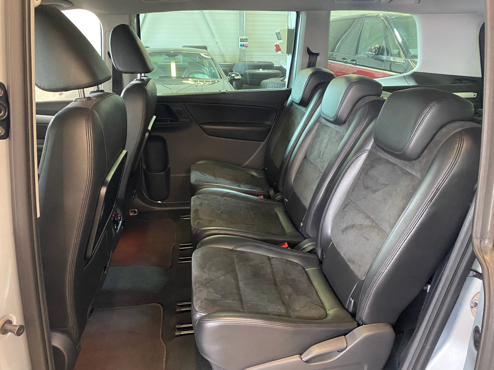 Fahrzeugabbildung Volkswagen Sharan Highline TDI DSG AHK DCC Pano Xenon Sthz