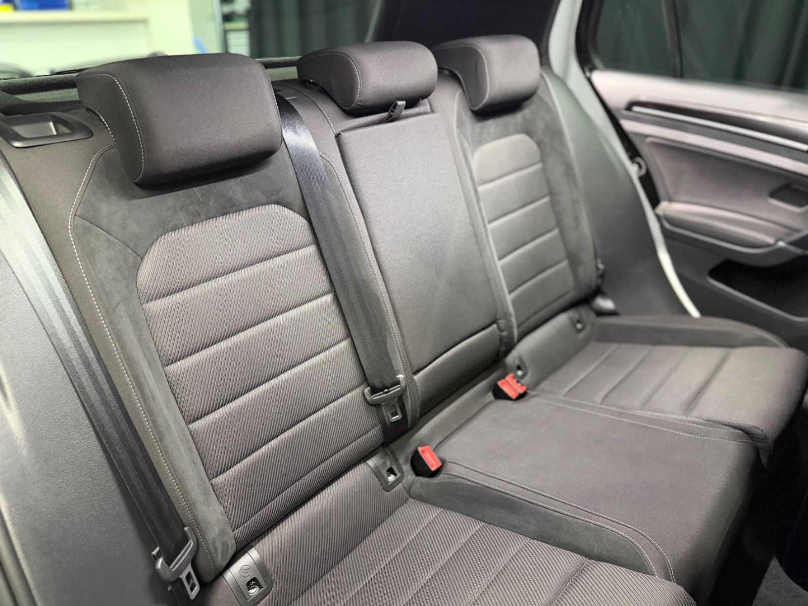 Fahrzeugabbildung Volkswagen Golf VII 2.0 R 4Motion |DSG|VIRTUAL|2.HAND