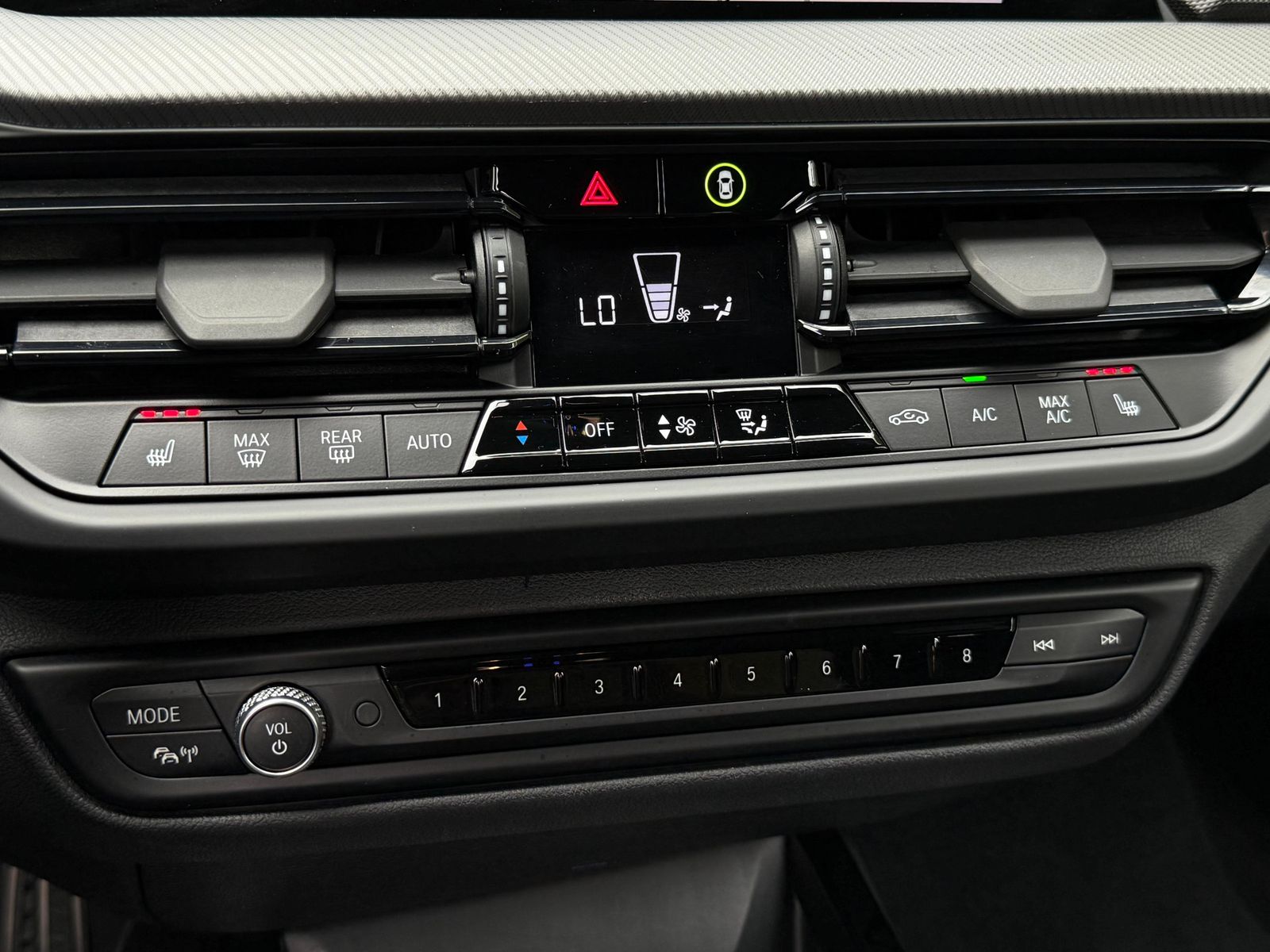 Fahrzeugabbildung BMW 118  d Aut. M Sport LED+NAVI+SHZ+AHK+AMBI+CARPL+