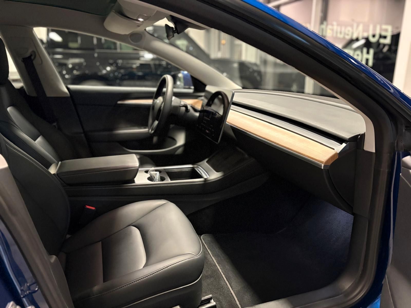 Fahrzeugabbildung Tesla Model 3 Long Range Dual AWD