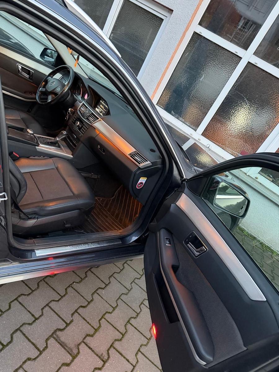 Mercedes-Benz 220 2010 — photo 7