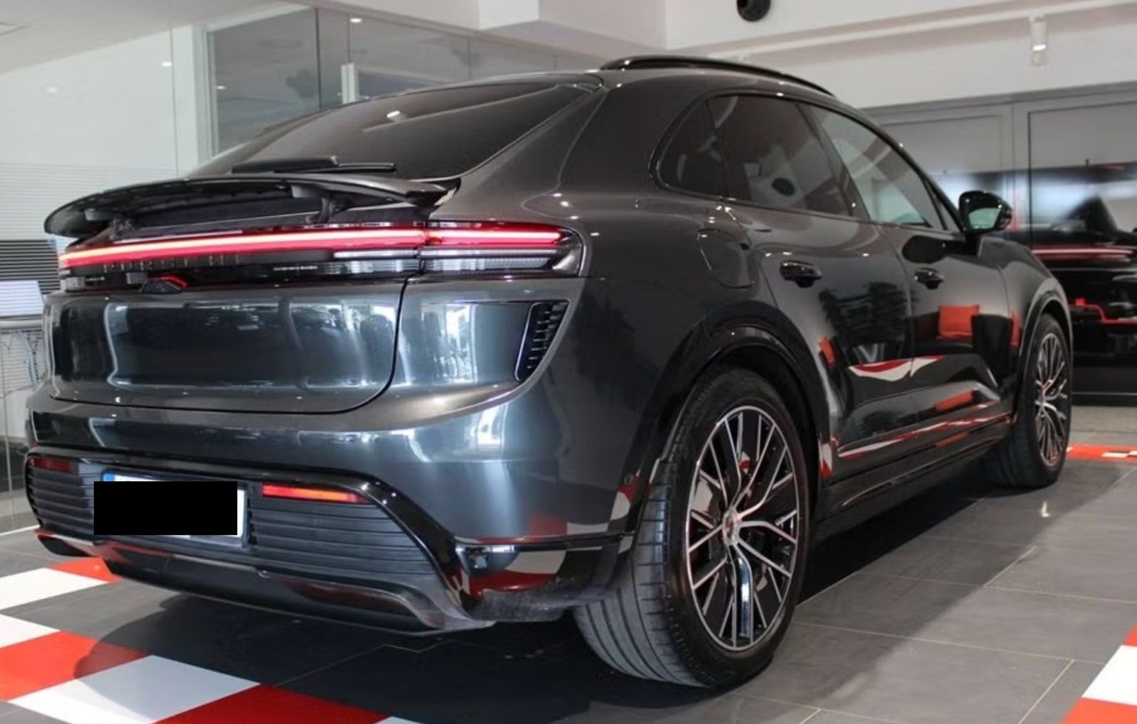 Porsche Macan Electric Turbo foto 4