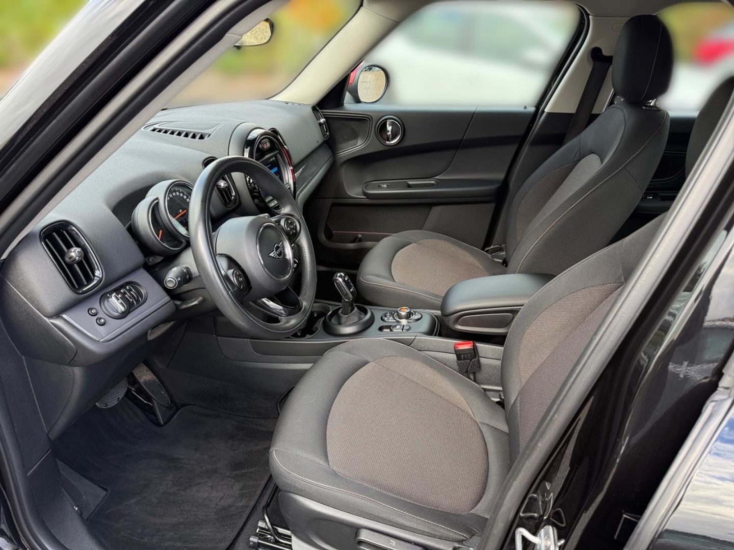 Fahrzeugabbildung MINI One Countryman COUNTRYMAN 1.5 Kombi Navigation