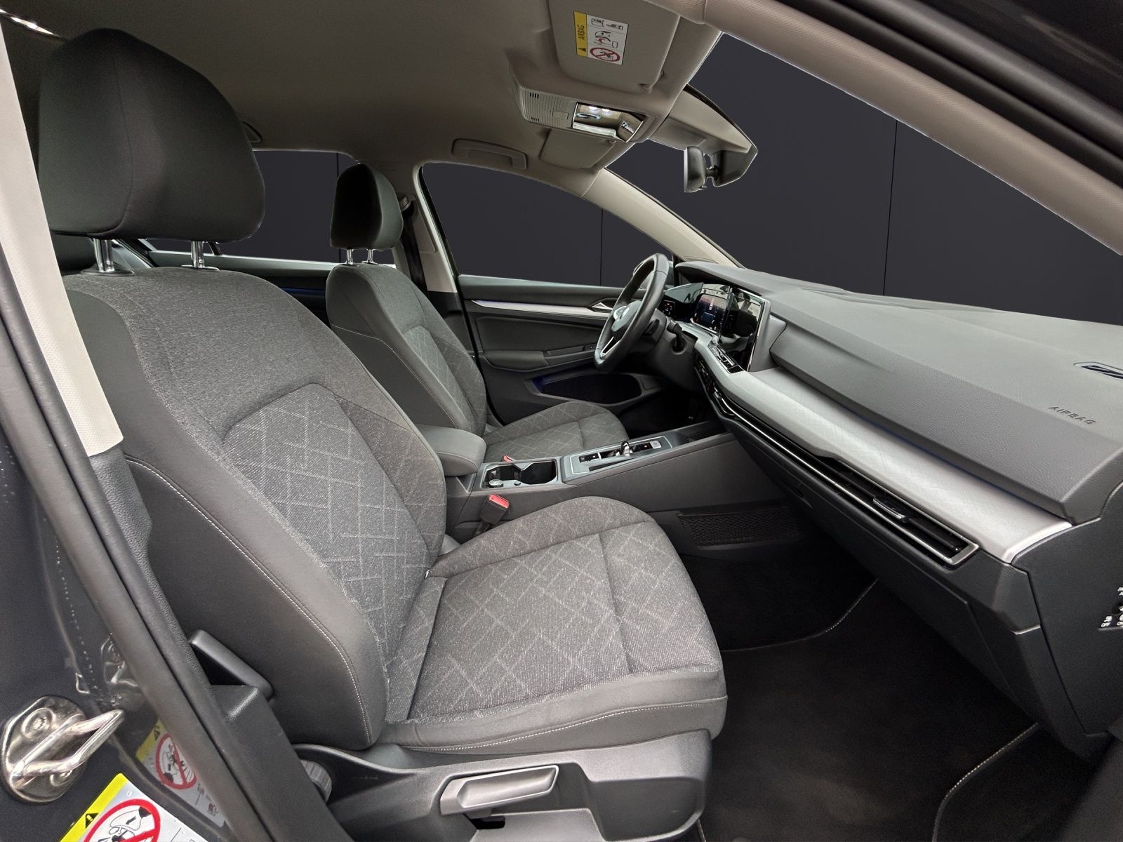 Fahrzeugabbildung Volkswagen Golf VIII Life TDI DSG LED ACC SH PDC Navi AID D