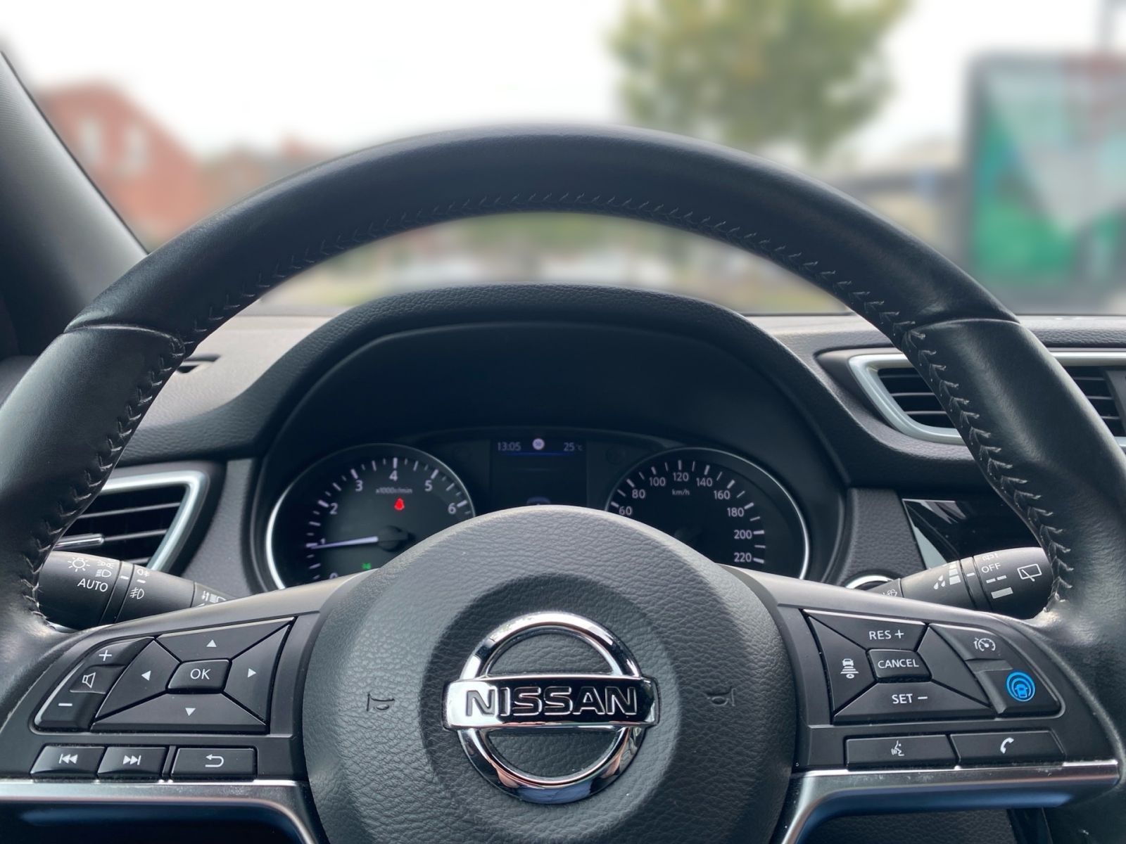 Fahrzeugabbildung Nissan Qashqai 1.3 DIG-T Automatik Tekna+ *AHK*Bose*GJR
