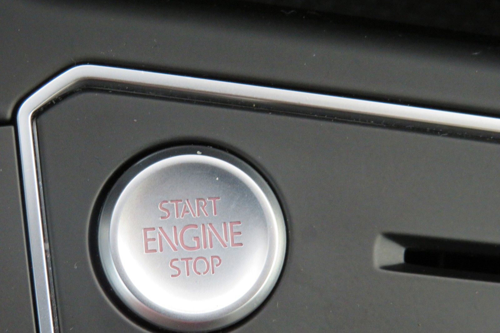 Fahrzeugabbildung Volkswagen Polo United KAMERA SITZH. NAVI KEYLESS APP-CON 1