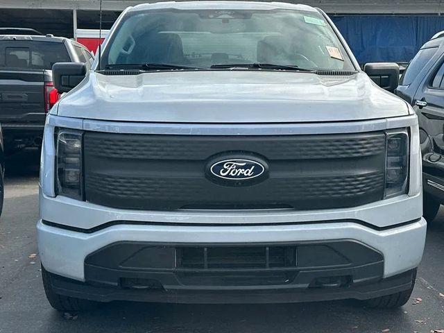 Ford F 150 Lightning XLT 2025 weiss im Vorlauf