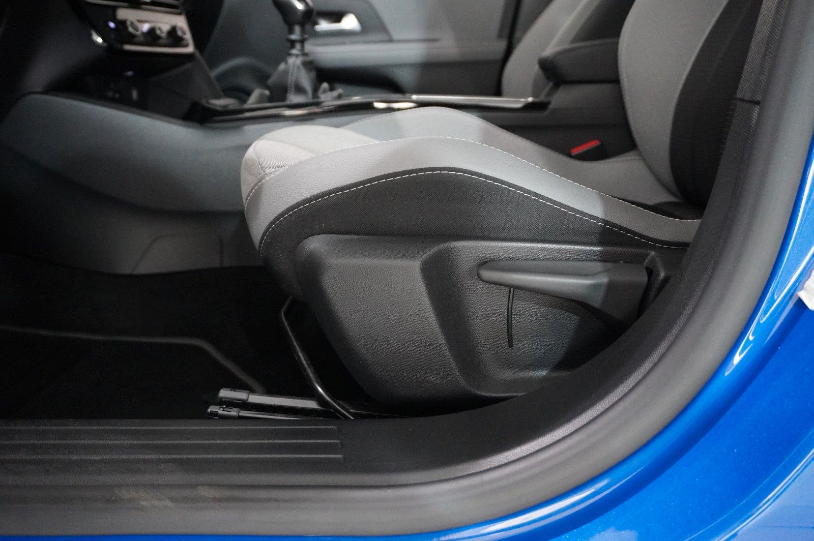 Fahrzeugabbildung Opel Mokka ELEGANCE 1.2T NAVI/LED/KAMERA/SPORT/SH/DAB