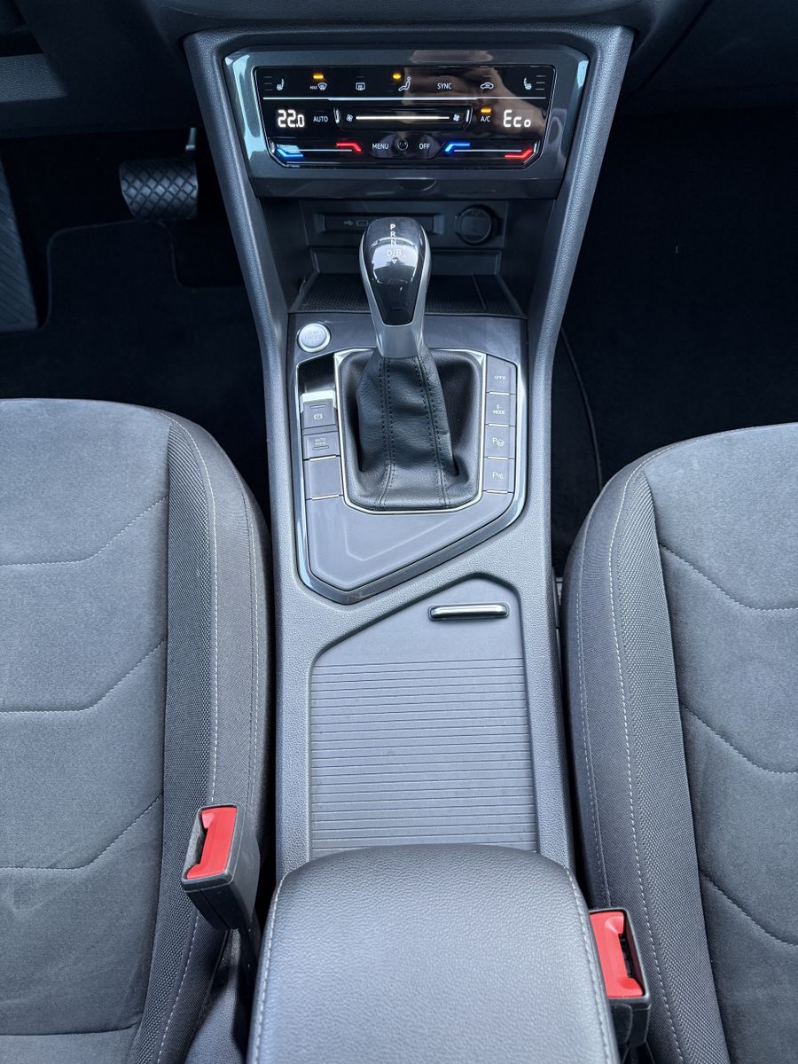 Fahrzeugabbildung Volkswagen Tiguan Elegance eHybrid NAV+LED+AHK+KAM+VCOCKPIT