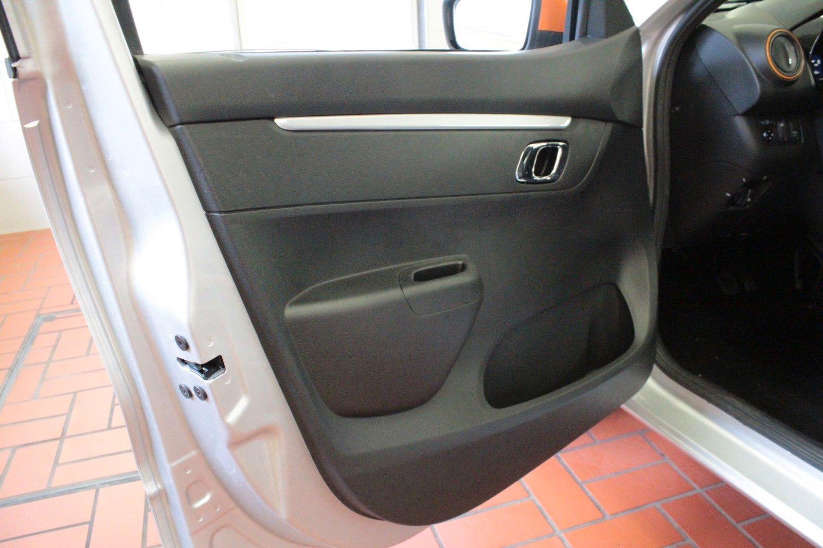 Fahrzeugabbildung Dacia Spring 45 Electric Comfort *Look Paket