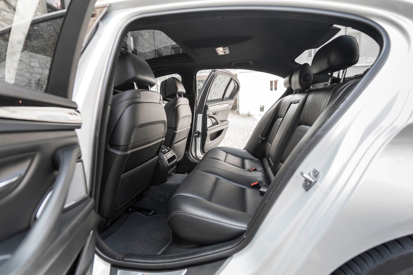 Fahrzeugabbildung BMW 550IX M-SPORTPAKET HUD B&O ACC HUD KAM TOTW