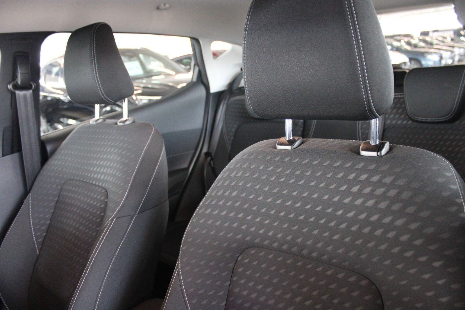 Fahrzeugabbildung Ford Fiesta Titanium 5-T KLIMA Allwetter PDC WinterP.