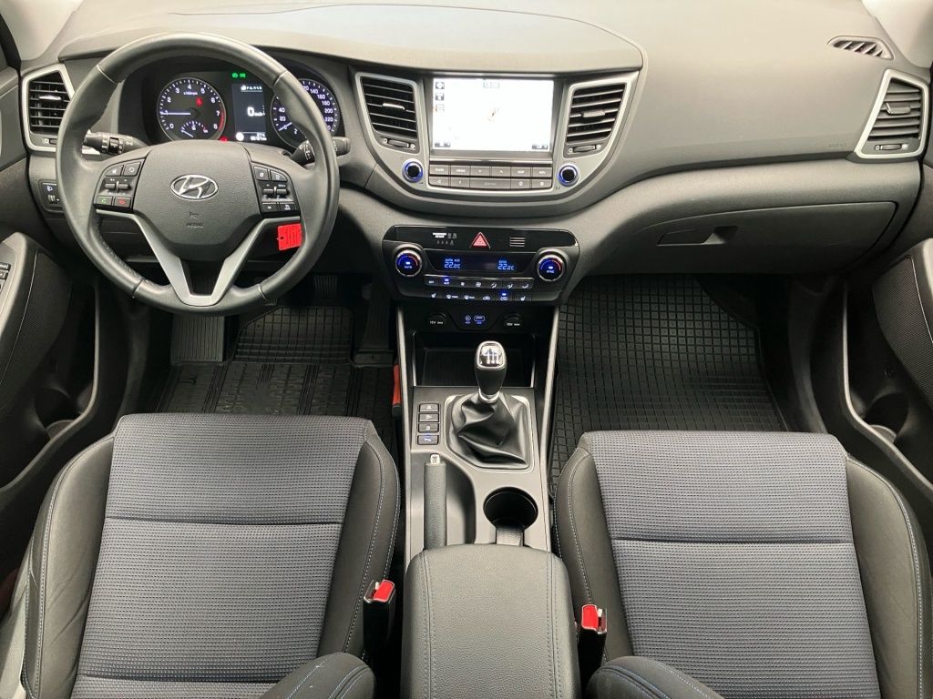 Fahrzeugabbildung Hyundai Tucson 1.6 Trend 2WD 2xKlima 4xSHZ Facelift Kam.