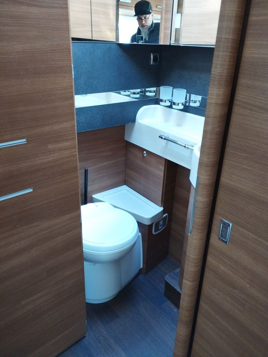 Fahrzeugabbildung Carthago chic c-line I 4.9 LE L hydr. Stützensystem, Luft