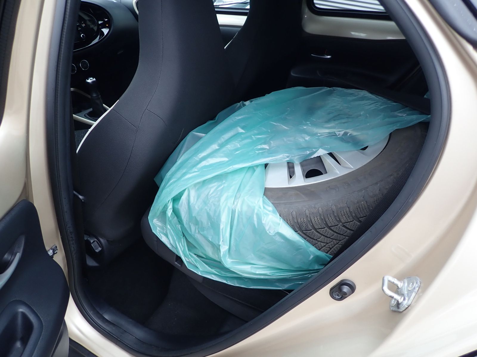 Fahrzeugabbildung Toyota Aygo X Pulse /WKR