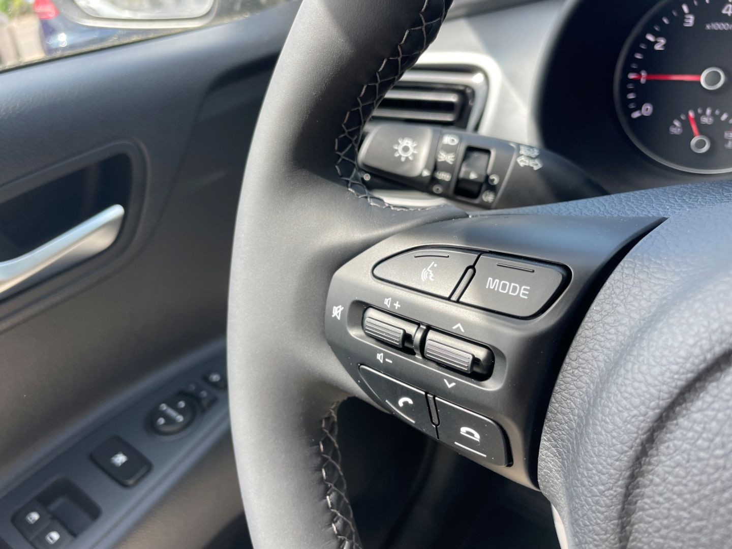 Fahrzeugabbildung Kia Stonic Vision Navi KlimaDAB SHZ LenkradHZG