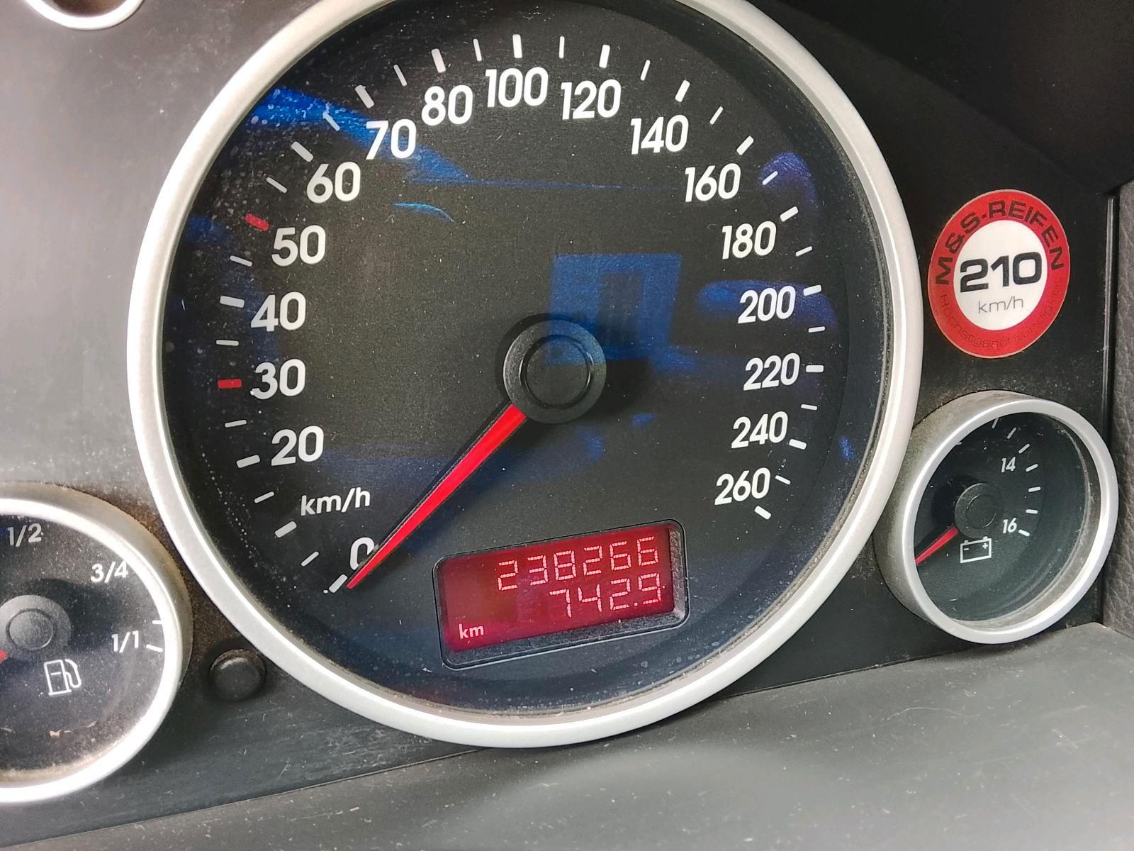 Volkswagen Touareg 2004 — photo 6