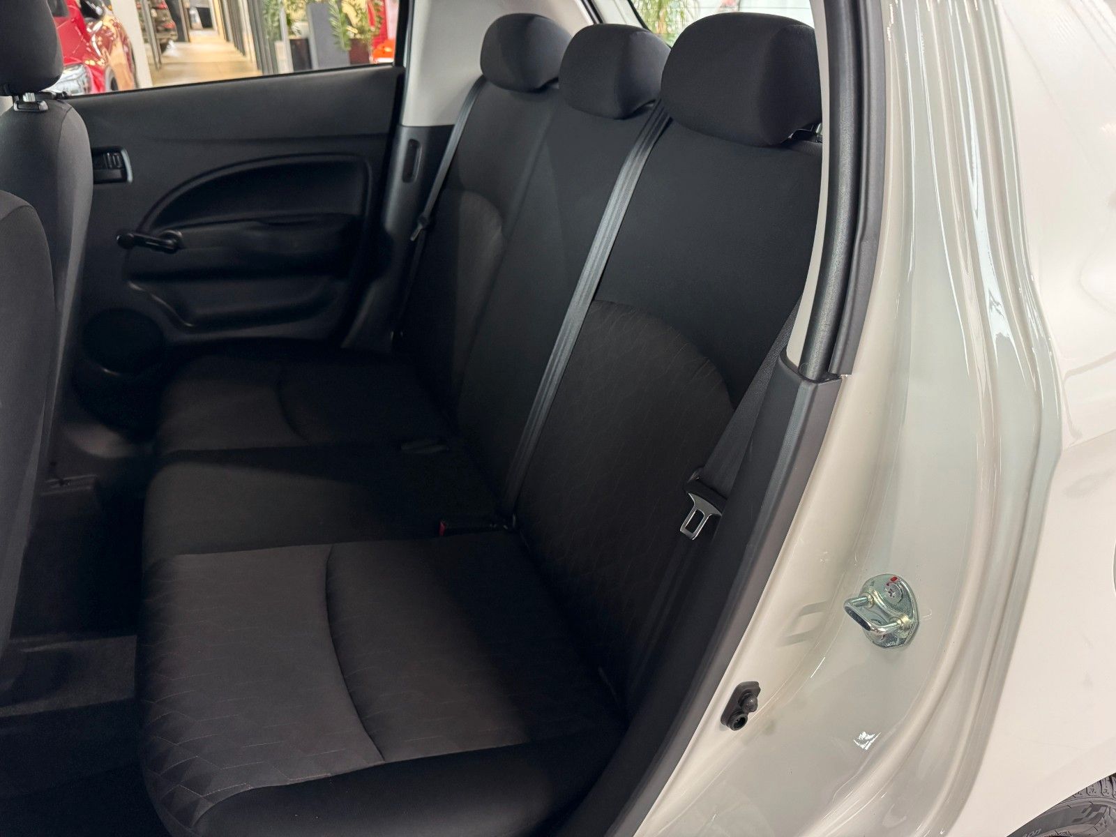 Fahrzeugabbildung Mitsubishi Space Star 1.2 Select "Ganzjahresreifen ZV DAB"