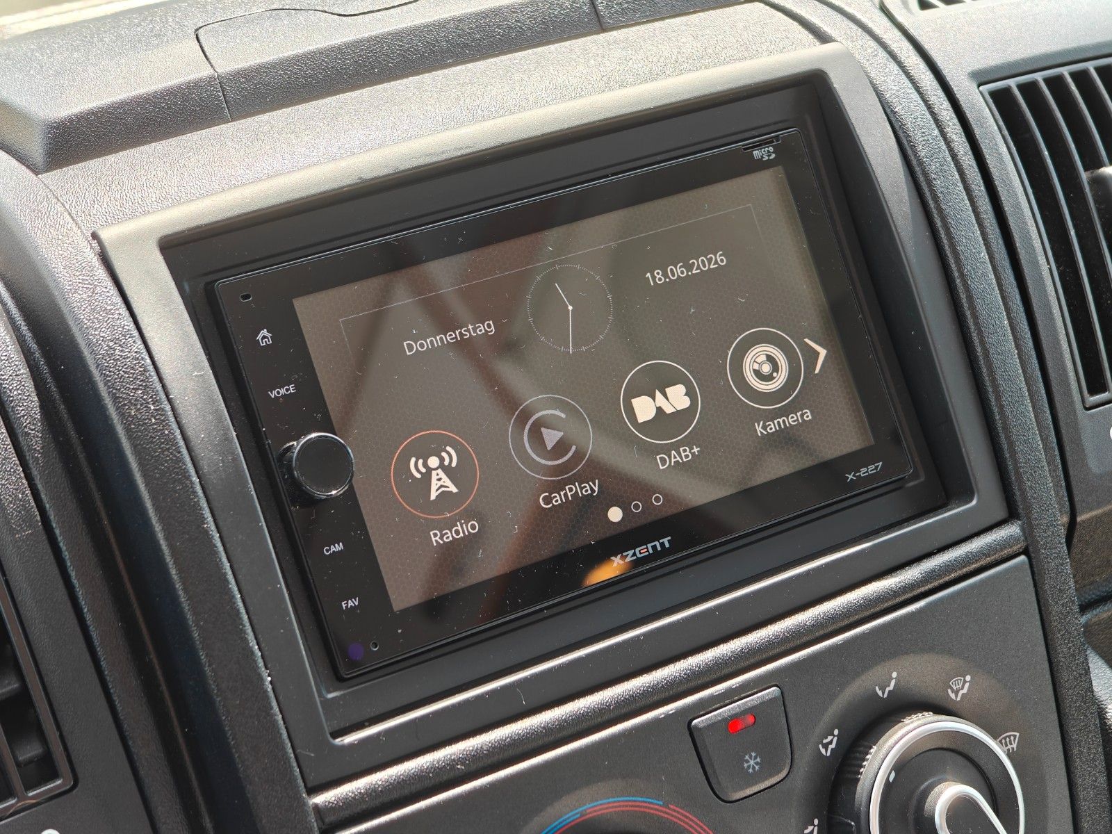Fahrzeugabbildung Carado T-447 Clever+ Edition - SAT, TV, A/T, Hubbett -