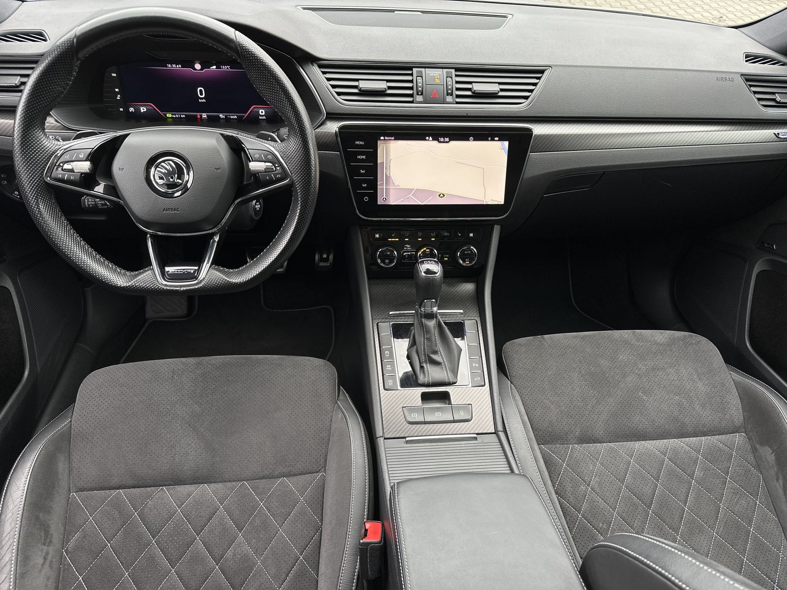 Fahrzeugabbildung SKODA Superb Combi 2.0 TDI DSG Sportline NAV+LED+PANO