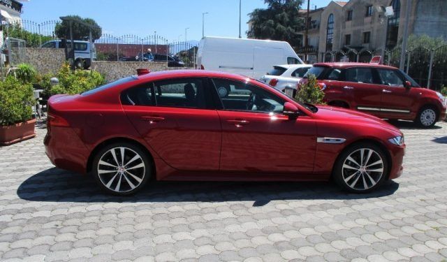 JAGUAR XE