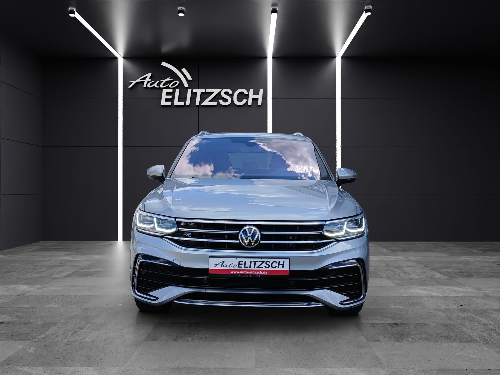 Fahrzeugabbildung Volkswagen Tiguan Allspace TSI R-Line DSG 4M IQ.Light Navi