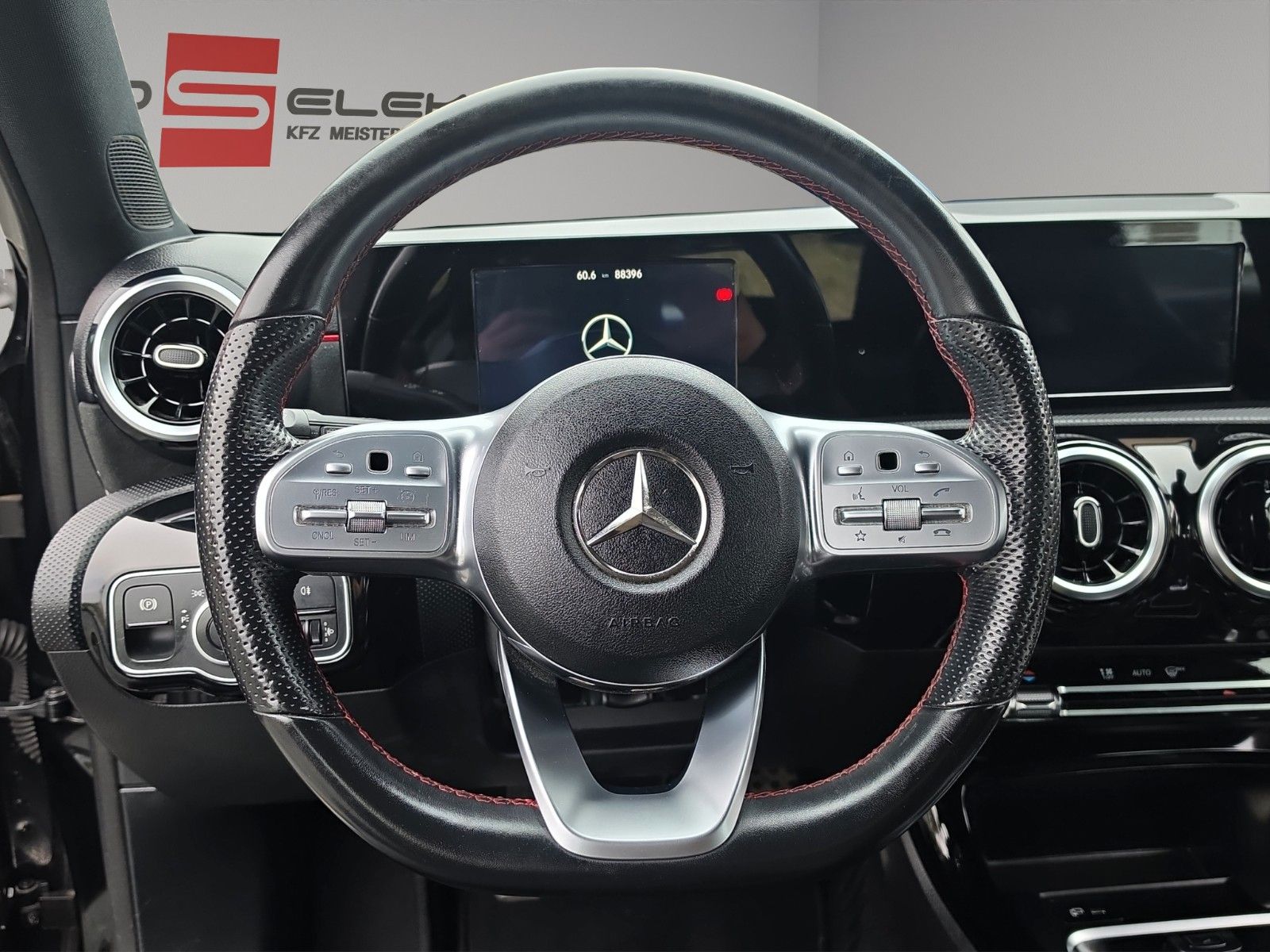 Fahrzeugabbildung Mercedes-Benz A 180 AMG*NIGHT*WIDESCREEN*MBUX*