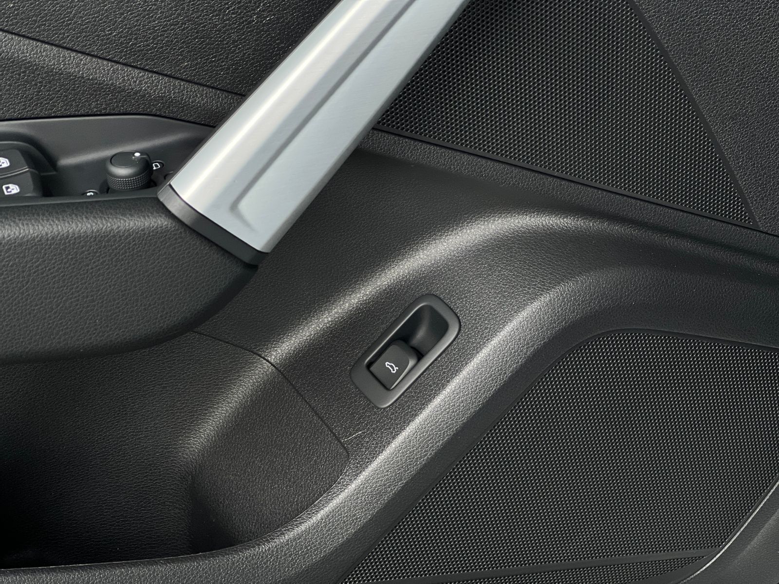 Fahrzeugabbildung Audi Q2 35 TFSI S-Tronic S Line PANO SHZ LED NAVI