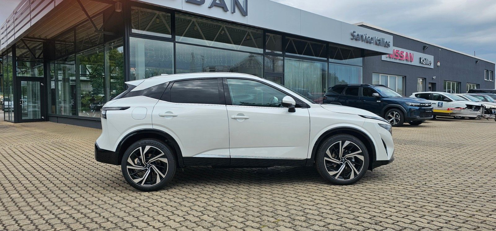 Fahrzeugabbildung Nissan Qashqai 1.3 MHEV Tekna+ PANO+HUD+BOSE+SHZ