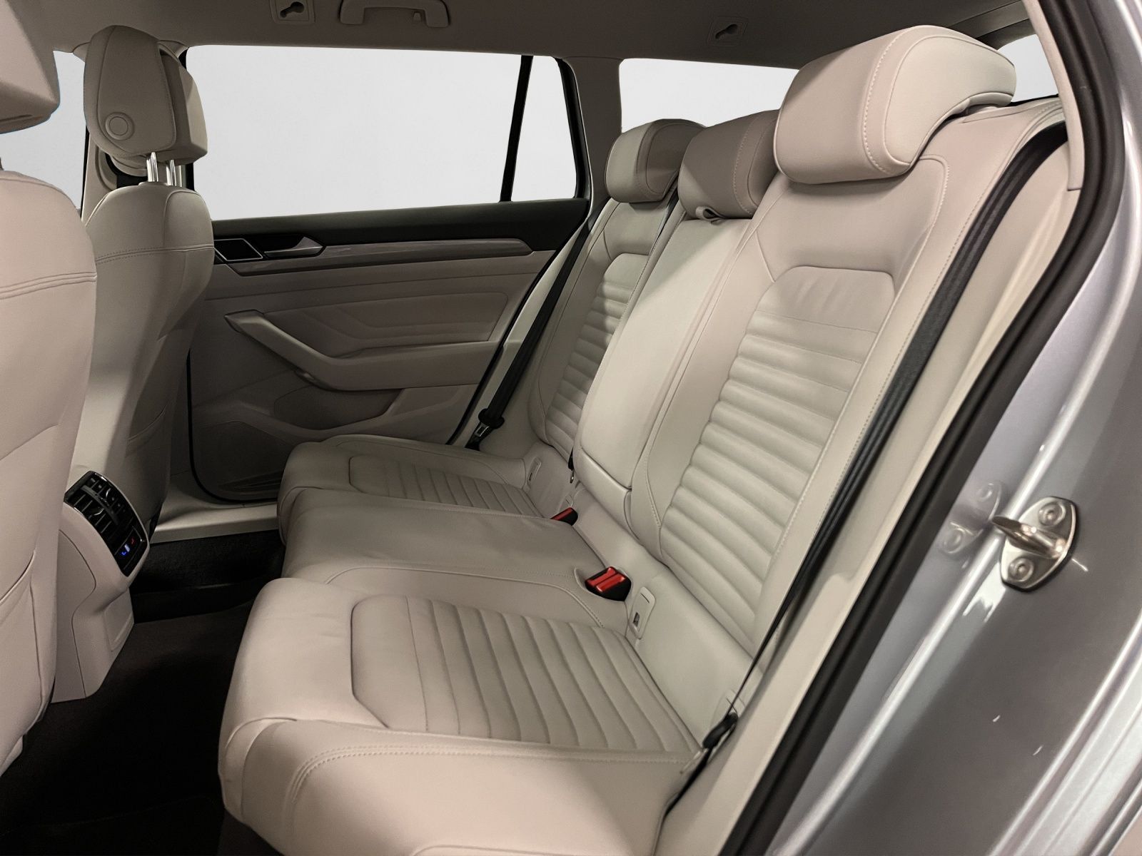 Volkswagen Passat Variant - Bild 14