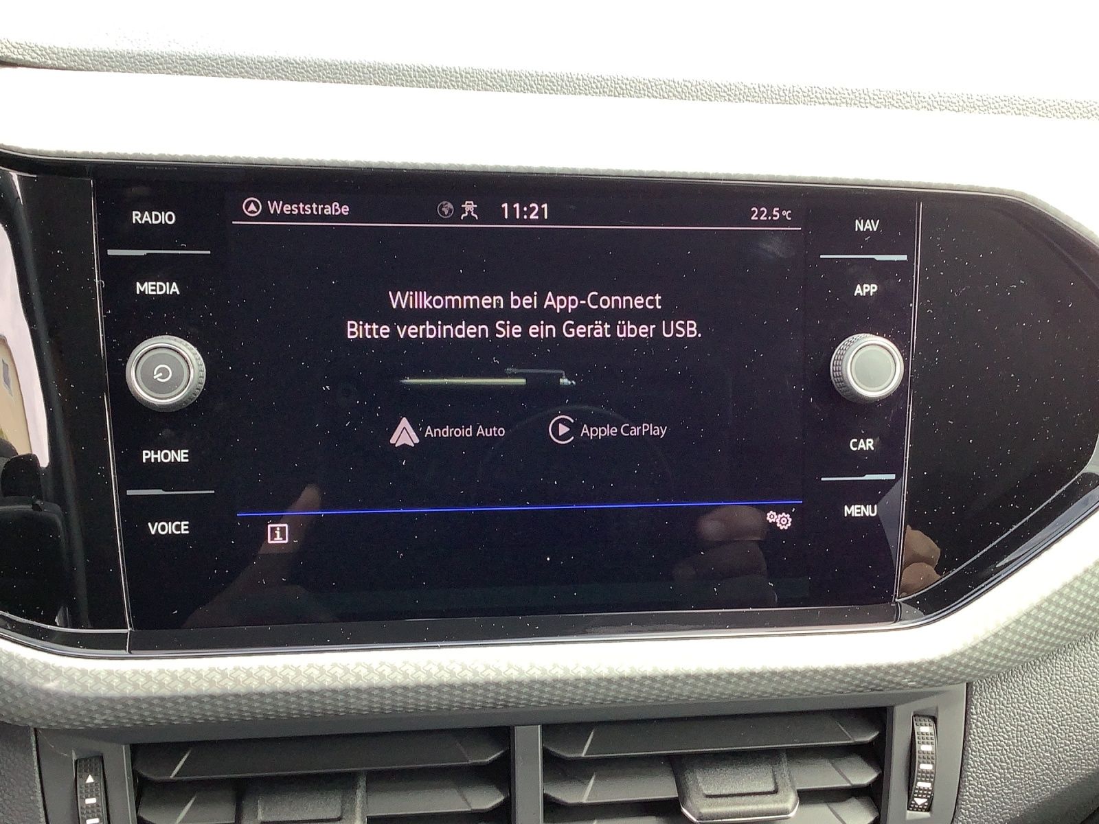 Fahrzeugabbildung Volkswagen T-Cross DSG AHK Kamera ACC Navi LED