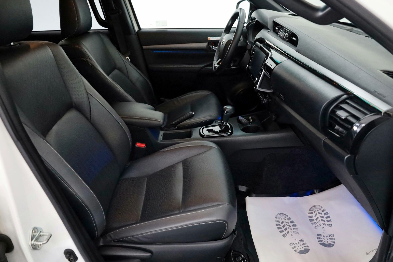 Fahrzeugabbildung Toyota Hilux 2.8 D-4D 4x4 Invincible,HardTop,Garantie