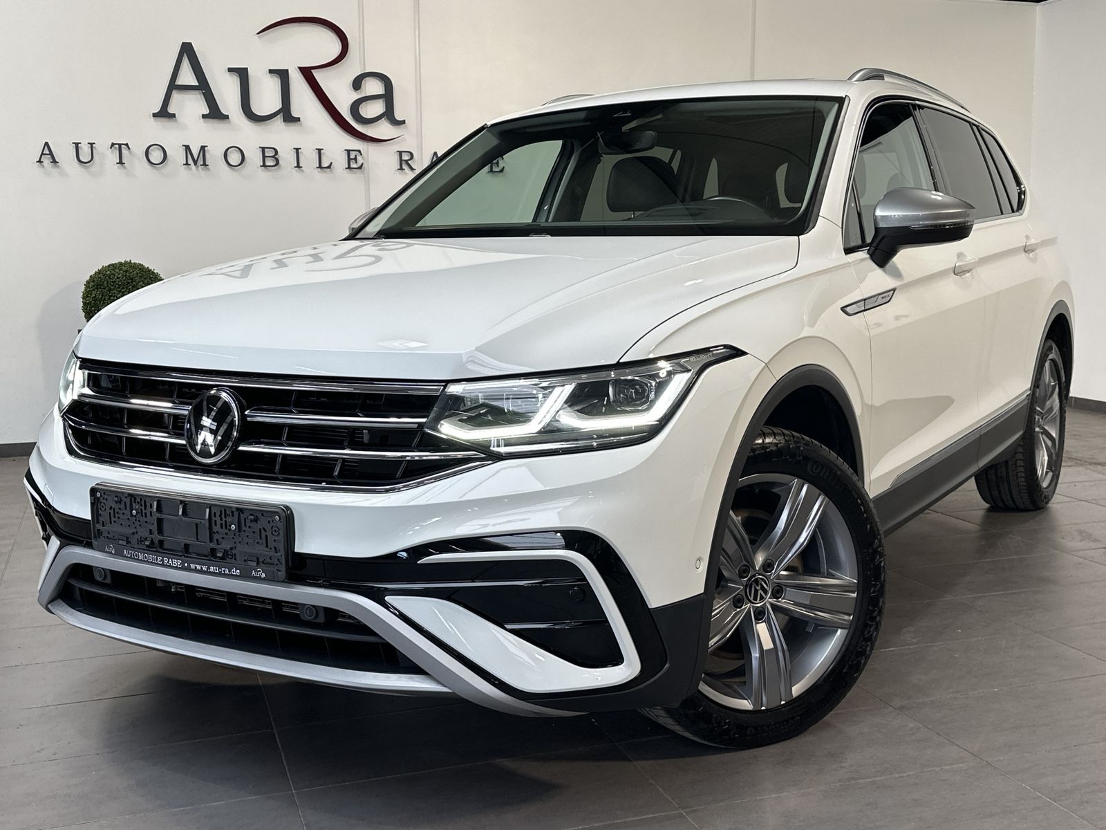 Fahrzeugabbildung Volkswagen Tiguan Allspace Elegance 4M NAV+LED+PANO+AHK+ACC