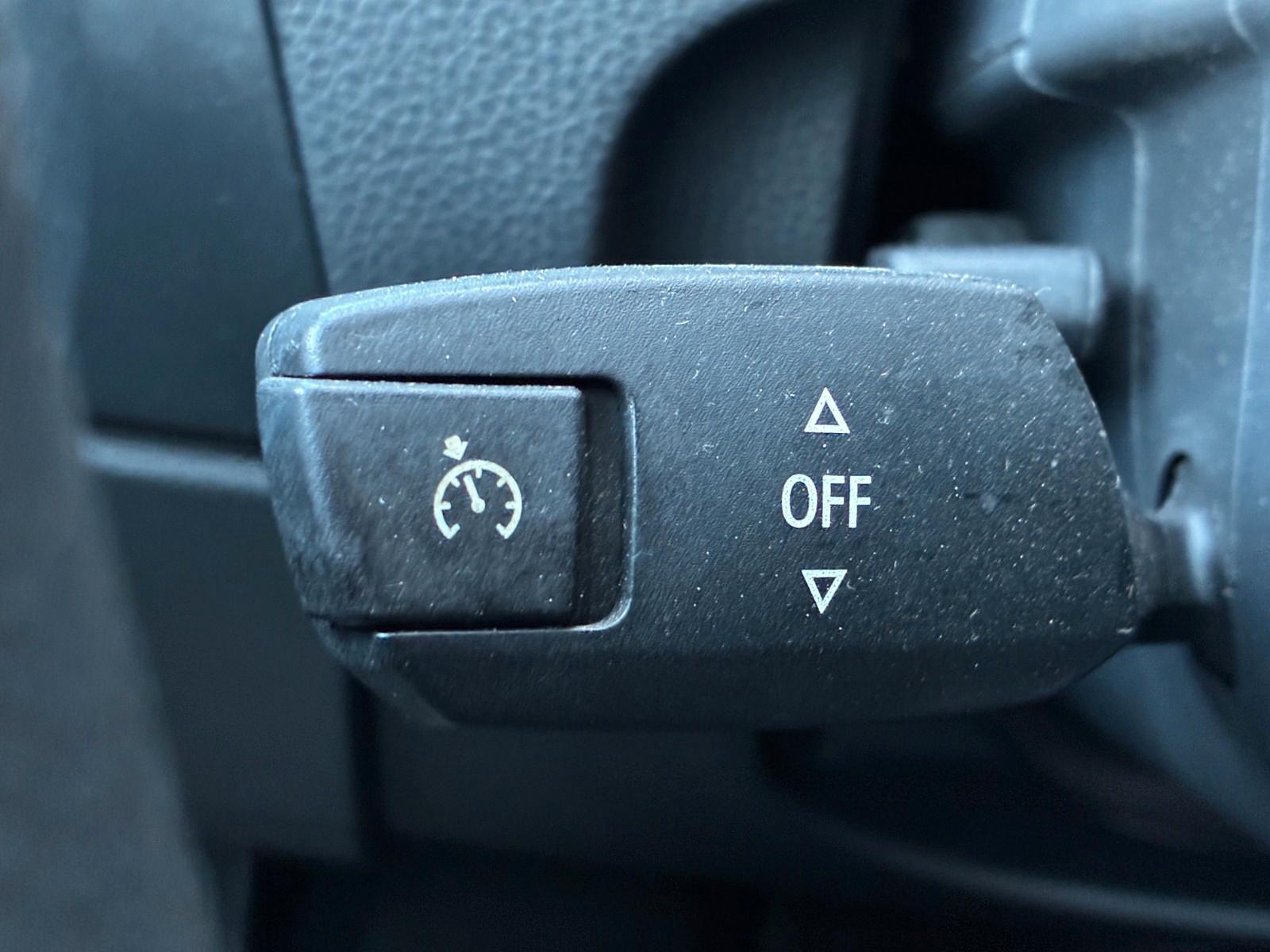 BMW 318 2008 — photo 16