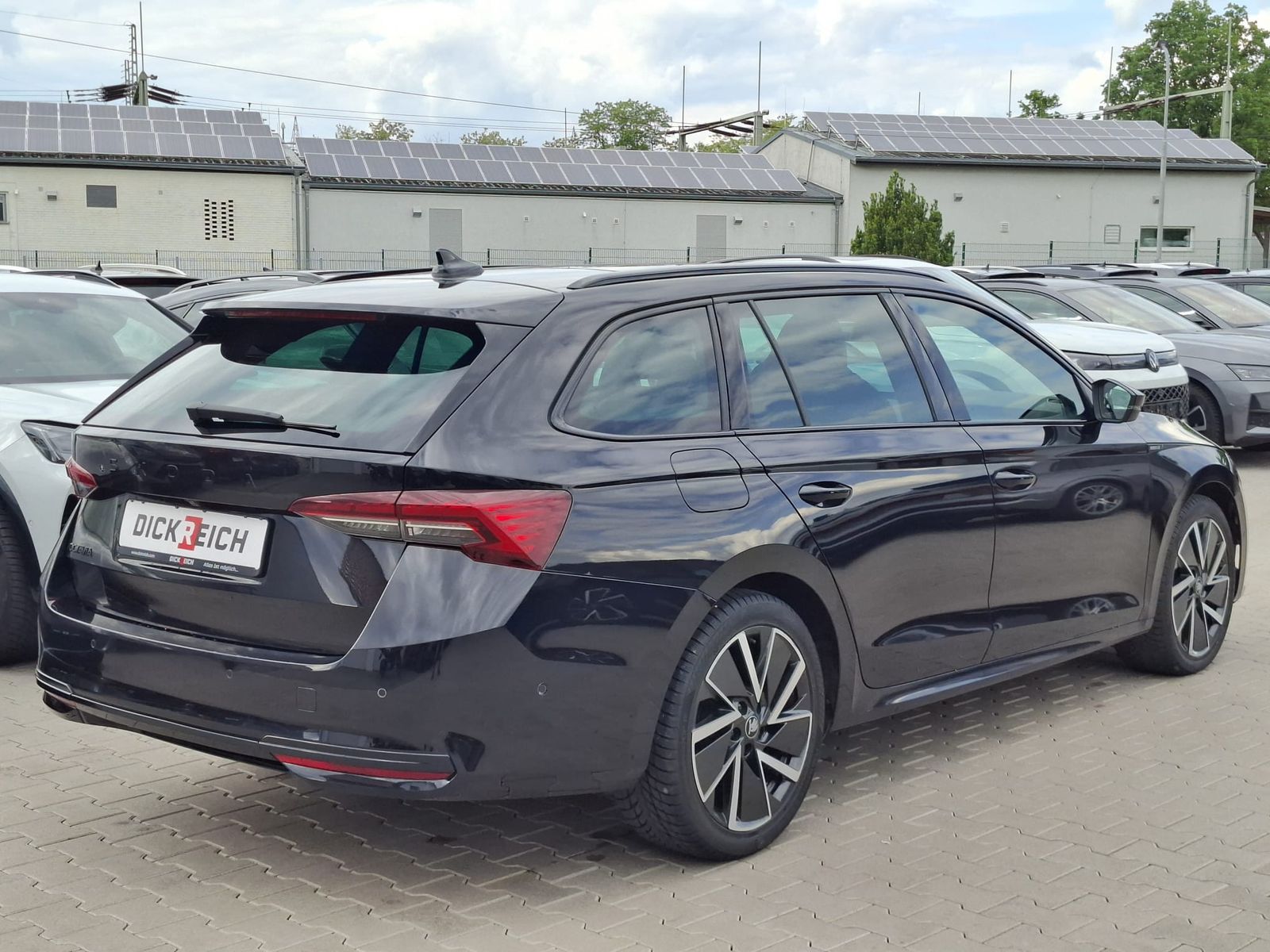 Fahrzeugabbildung SKODA Octavia 1.5 DSG Sportline PANO*MATRIX*AHK*5J.GAR