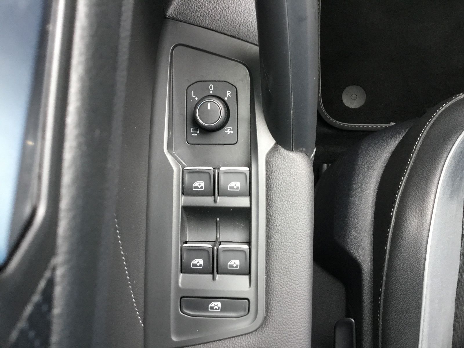 Fahrzeugabbildung Volkswagen Tiguan Allspace 2.0 TDI DSG 4M R-Line+AHK+20"