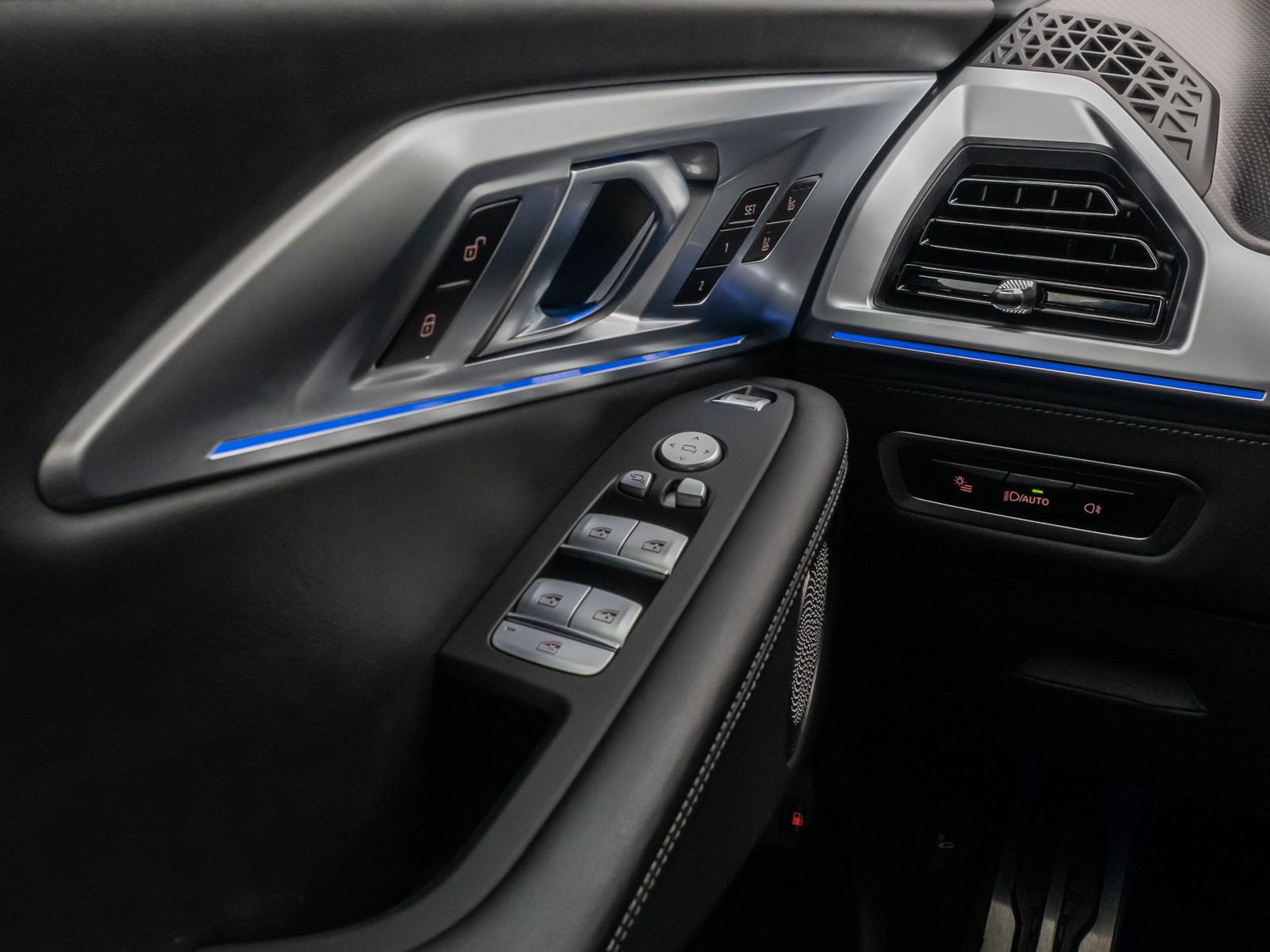 Fahrzeugabbildung BMW XM 360° HUD DAB B&W Massage SoftCl AHK 23" Voll