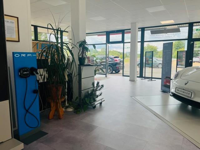 showroom-image-top