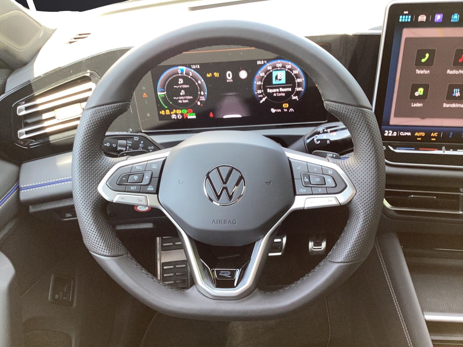 Fahrzeugabbildung Volkswagen Tiguan 1.5 TSI eHybrid 200 kW R-Line AHZV  IQ.LI