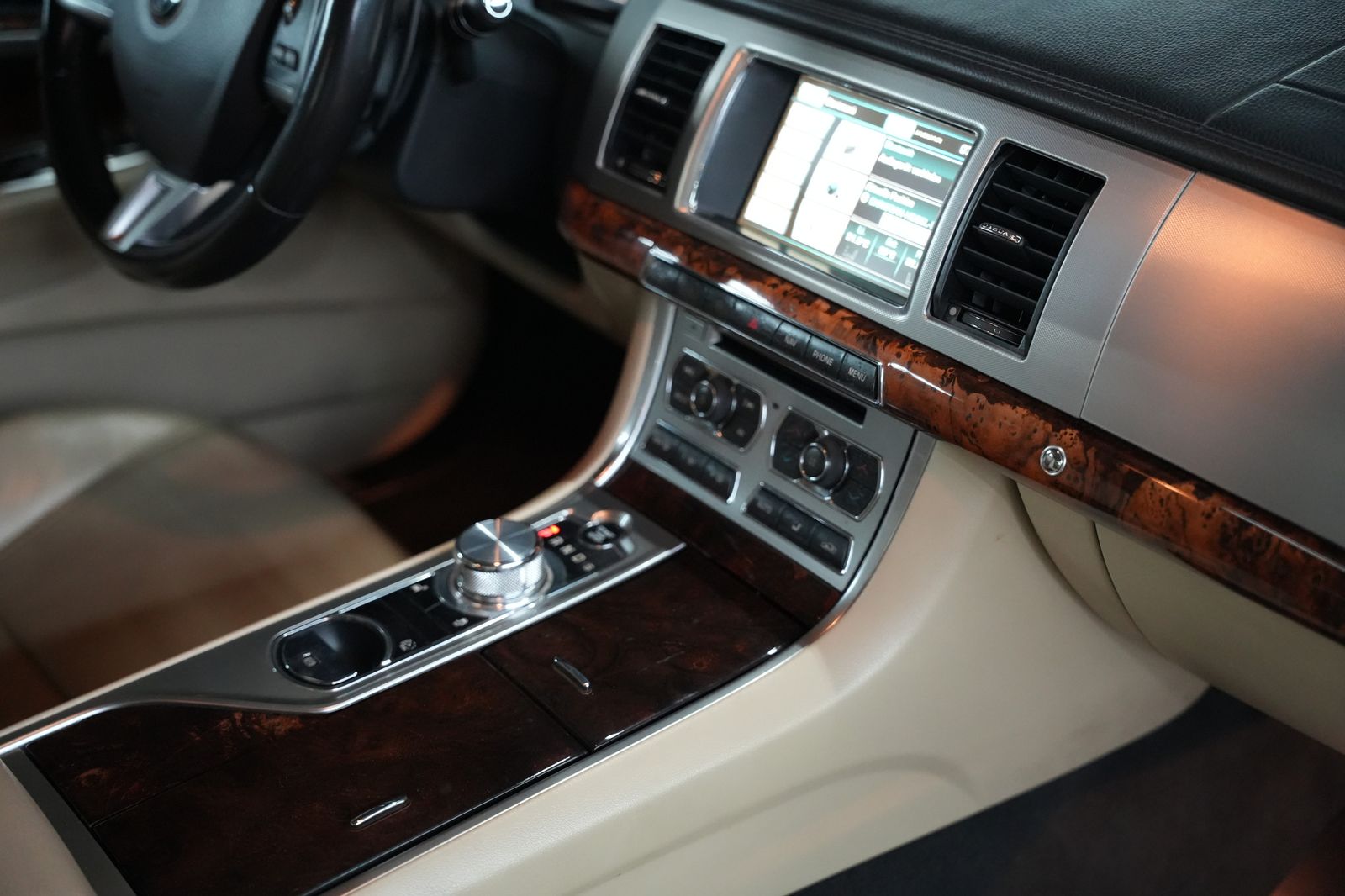 Fahrzeugabbildung Jaguar XF 2.2 Diesel *Automatik*Kamera*Leder*Navi