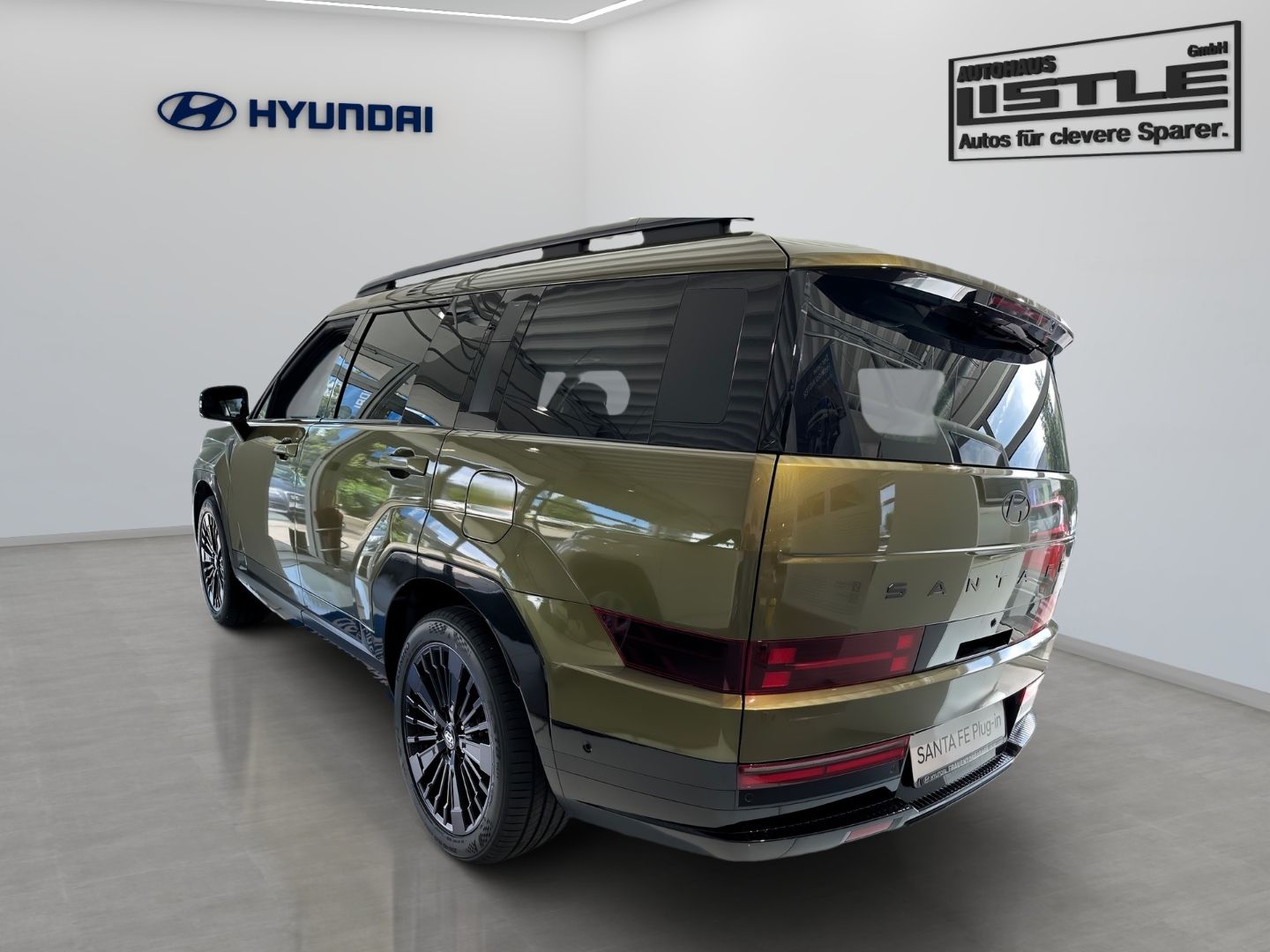 Fahrzeugabbildung Hyundai SANTA FE PHEV (MY25) 1.6 T-GDI 4WD BLACKLINE 7-S