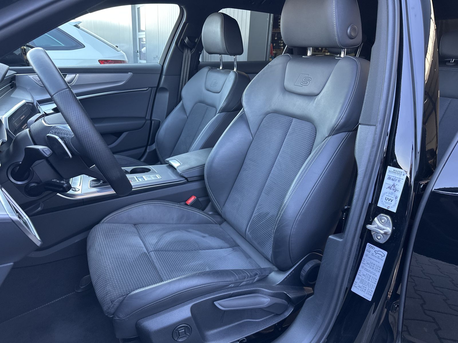 Fahrzeugabbildung Audi A6 Avant 55 TFSI e Qu S-Line Black NAV+MATRIX+VC