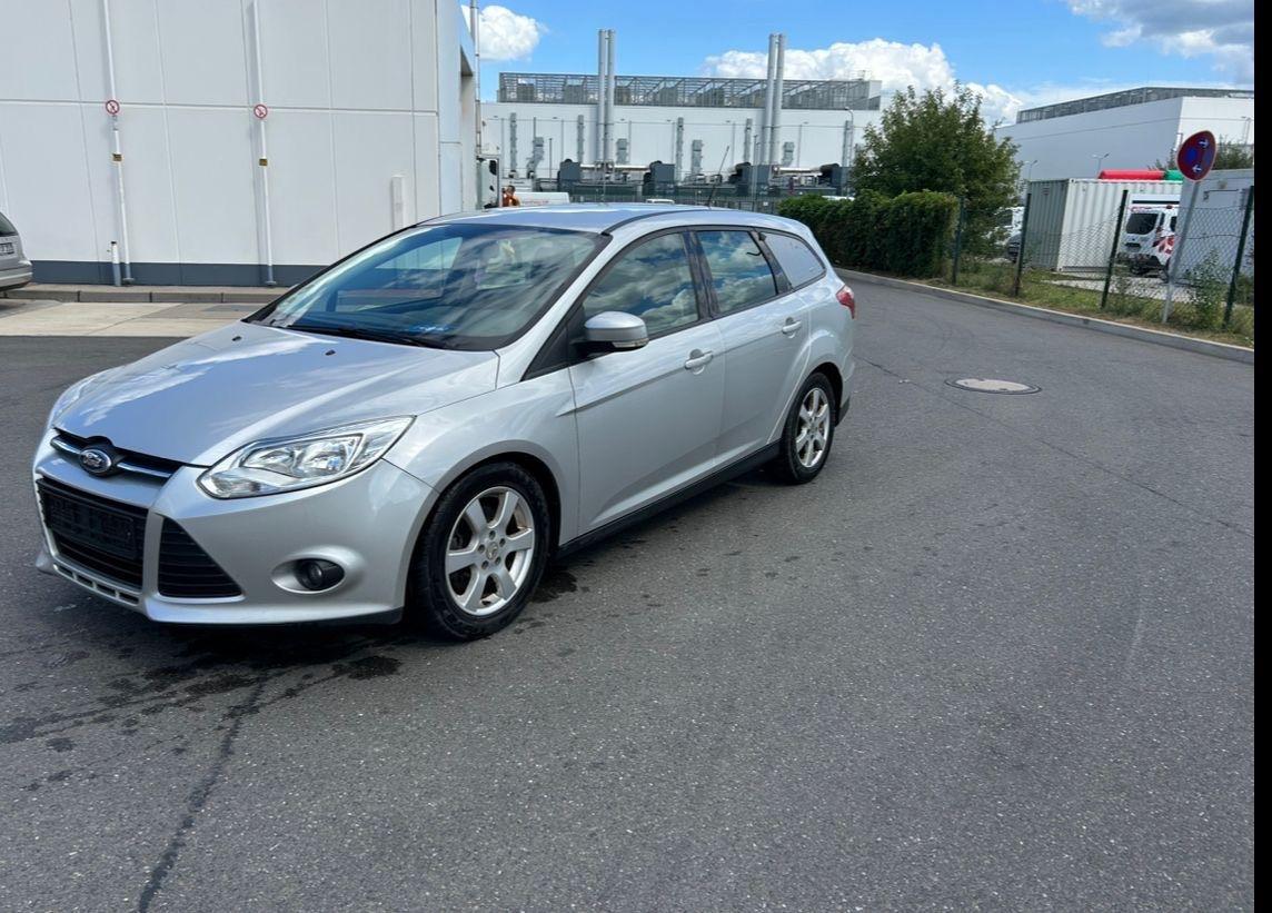 Ford Focus 2012 — салон
