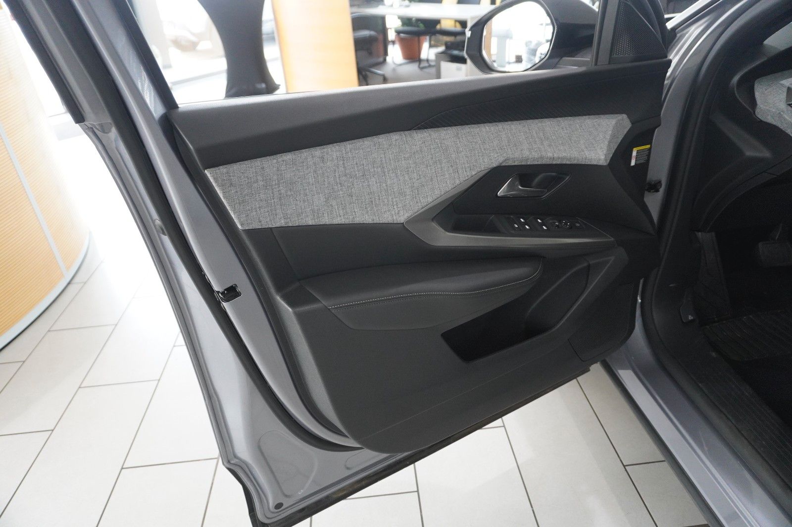 Fahrzeugabbildung Peugeot 3008 Hybrid 145 ALLURE NAVI/LED/360°/SPORT/DAB+