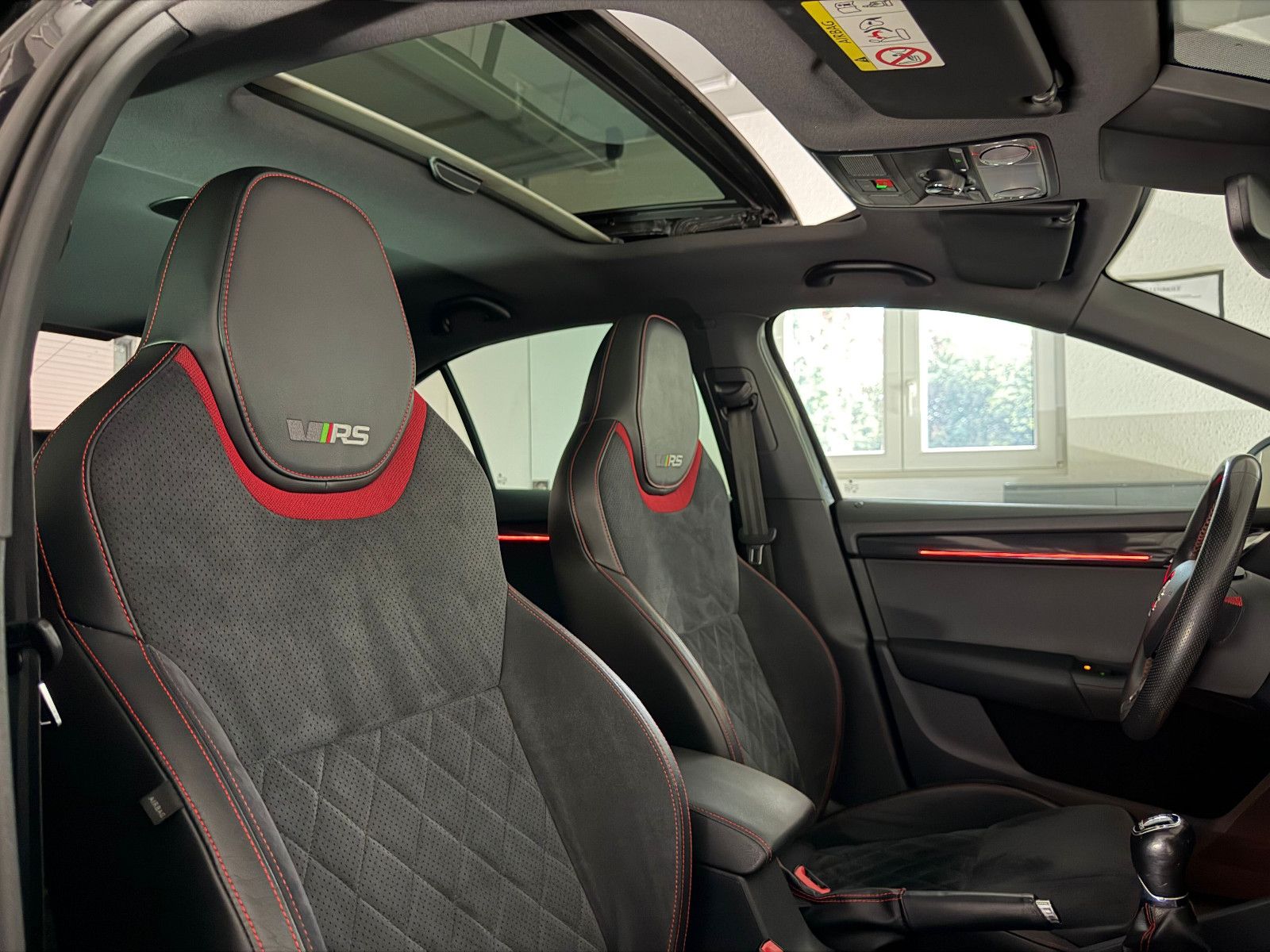 Fahrzeugabbildung SKODA Octavia Lim. RS/LED/PANO/DAB/MEMORY/ACC/AMBI+