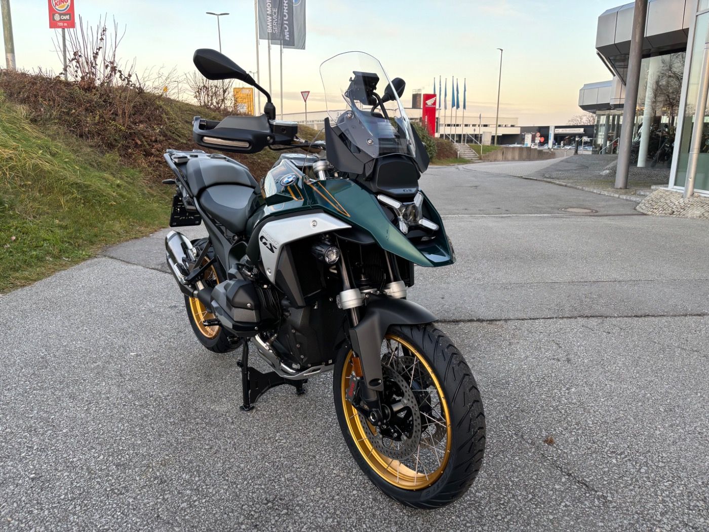 Fahrzeugabbildung BMW R 1300 GS Option 719 Doppelschalldämpfer Adaptiv