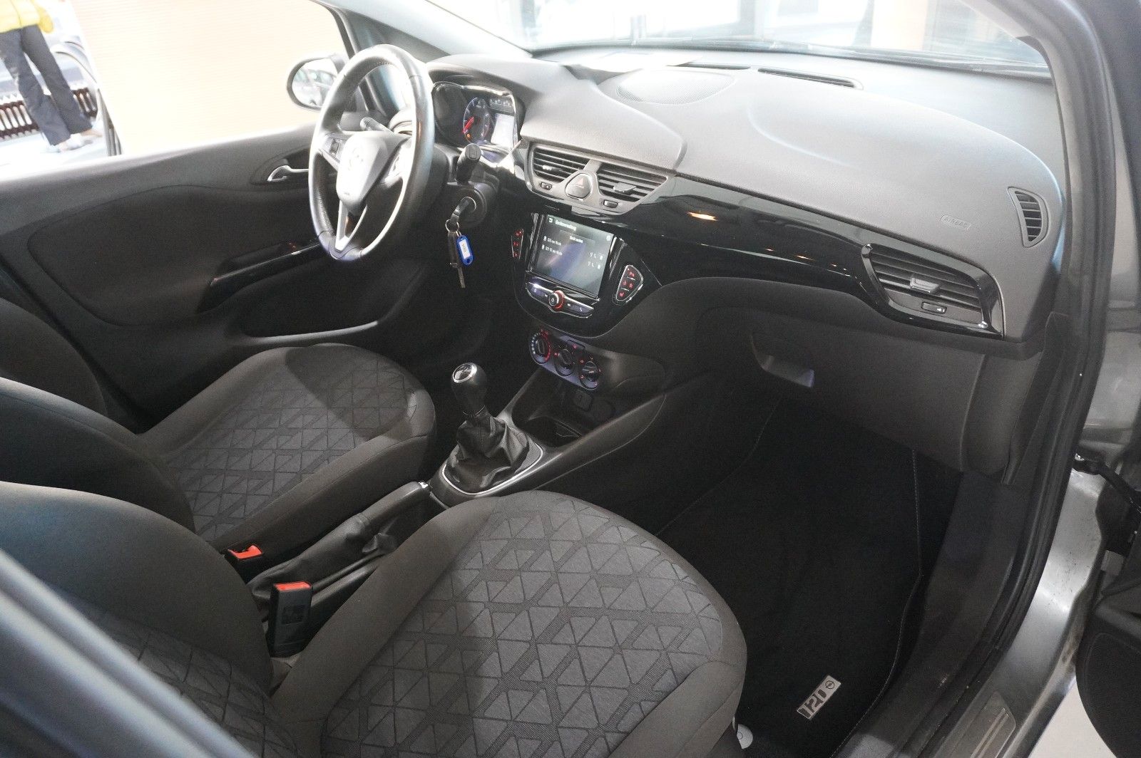 Fahrzeugabbildung Opel Corsa E 1.4 120 JAHRE 5-TÜR NAVI/SHZ/KAMERA/TEMP