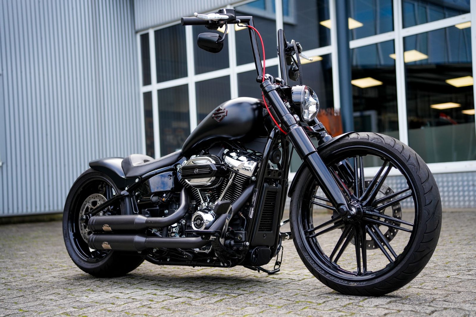Fahrzeugabbildung Harley-Davidson FXBRS Softail Breakout 114 cui - JEKILL&HYDE -