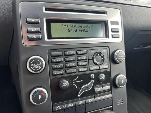 Volvo V70 2010 — photo 17
